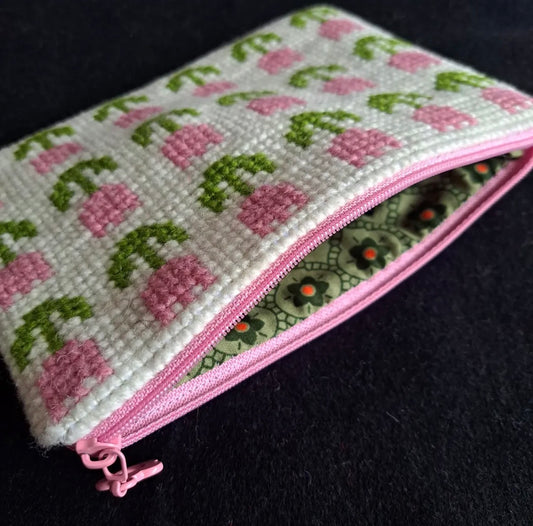 Handgjord unik börs, ”tulpanerna blommar” vit/rosa/grön 18,5x13cm