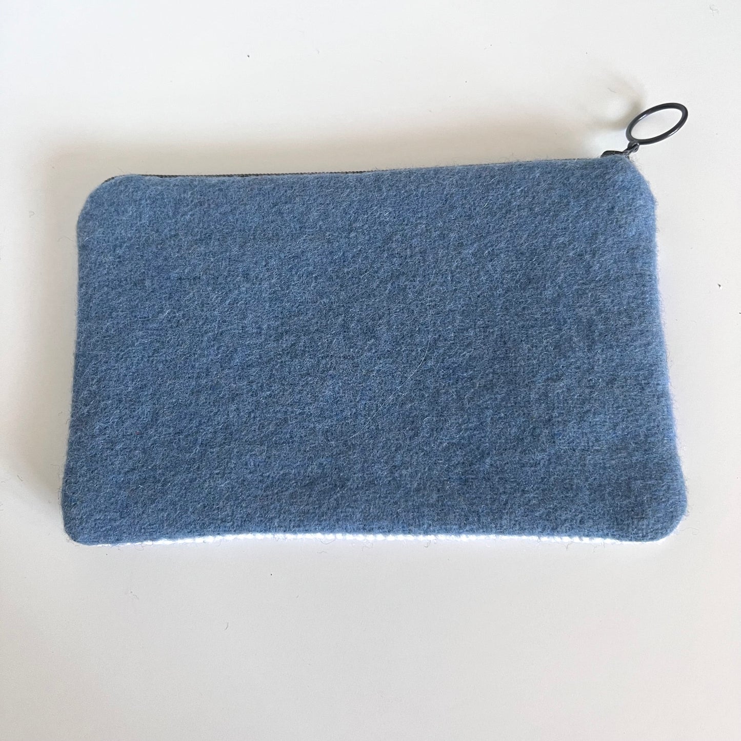 Handgjord unik börs, blå cirklar