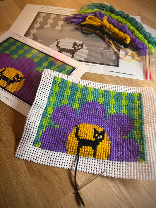 Broderikit med ullgarn ” retrokatten ”