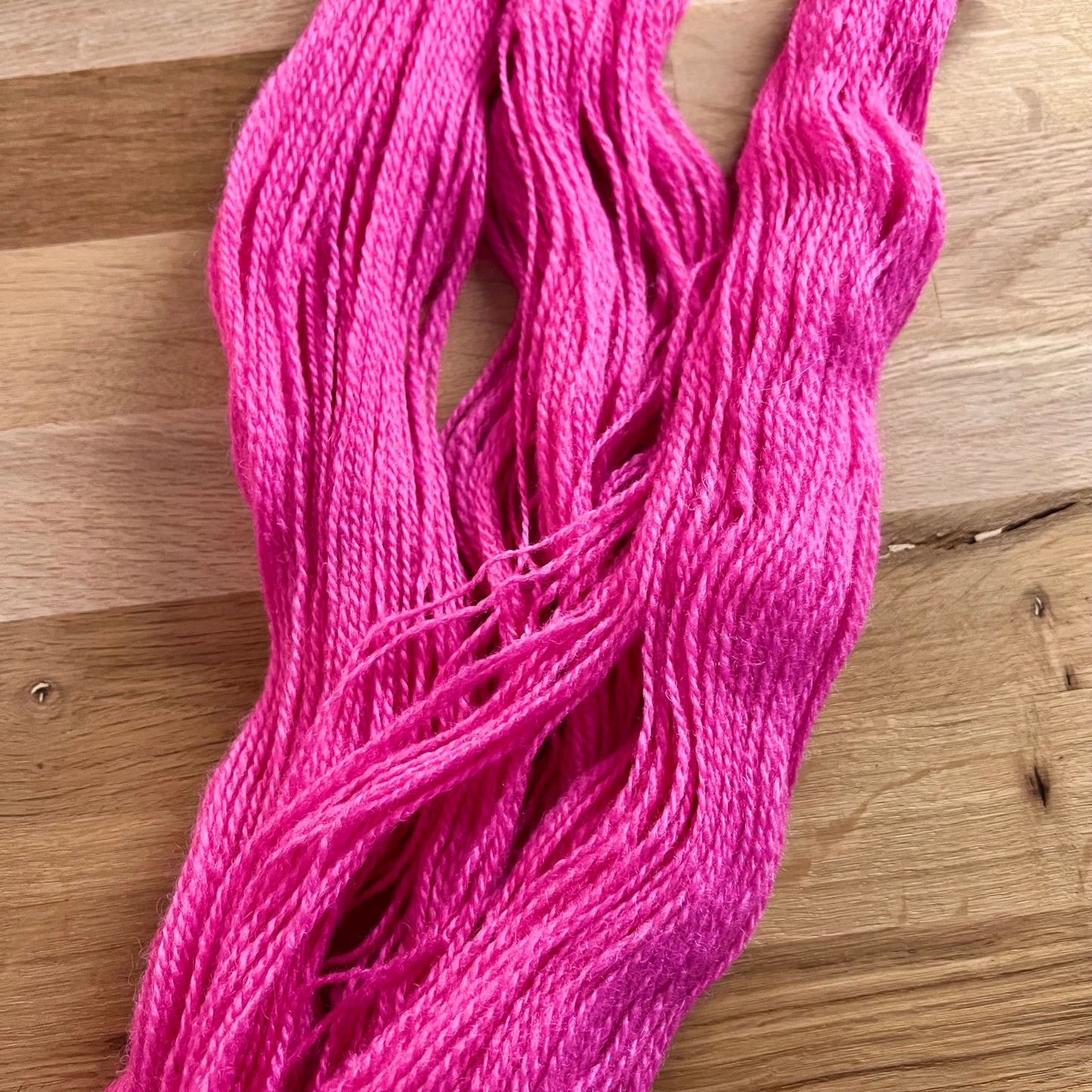 Broderikit med ullgarn ”jordgubbslandet” 13x19cm