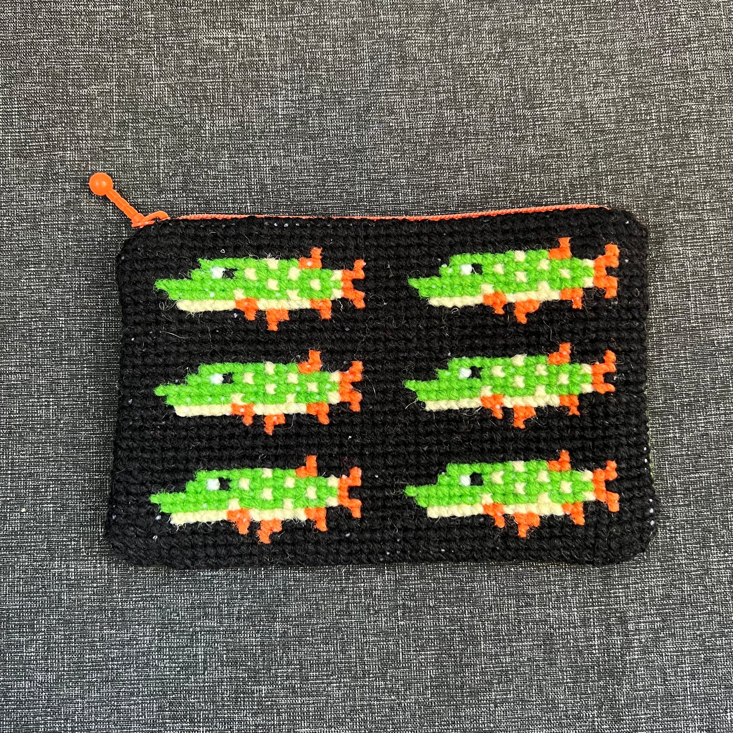 Broderikit med ullgarn ” gäddgänget ”