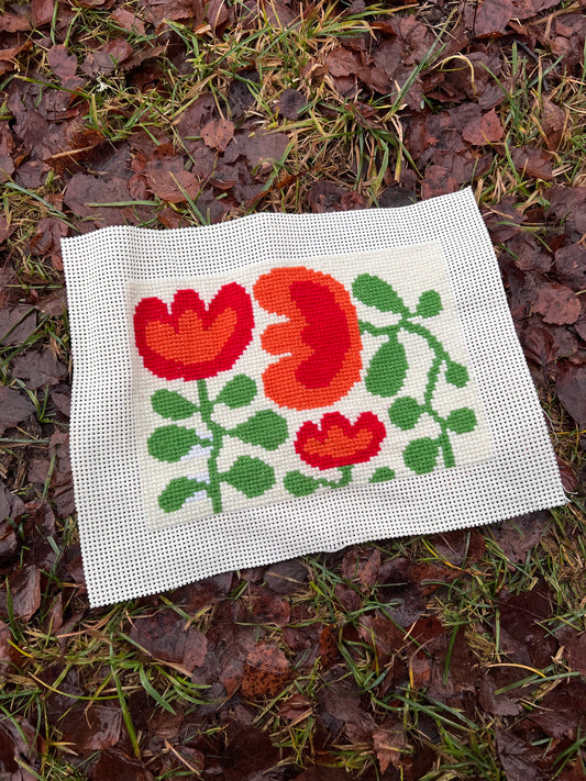 Broderikit med ullgarn ”snirkliga tulpaner, stora” 25,5x18,5cm