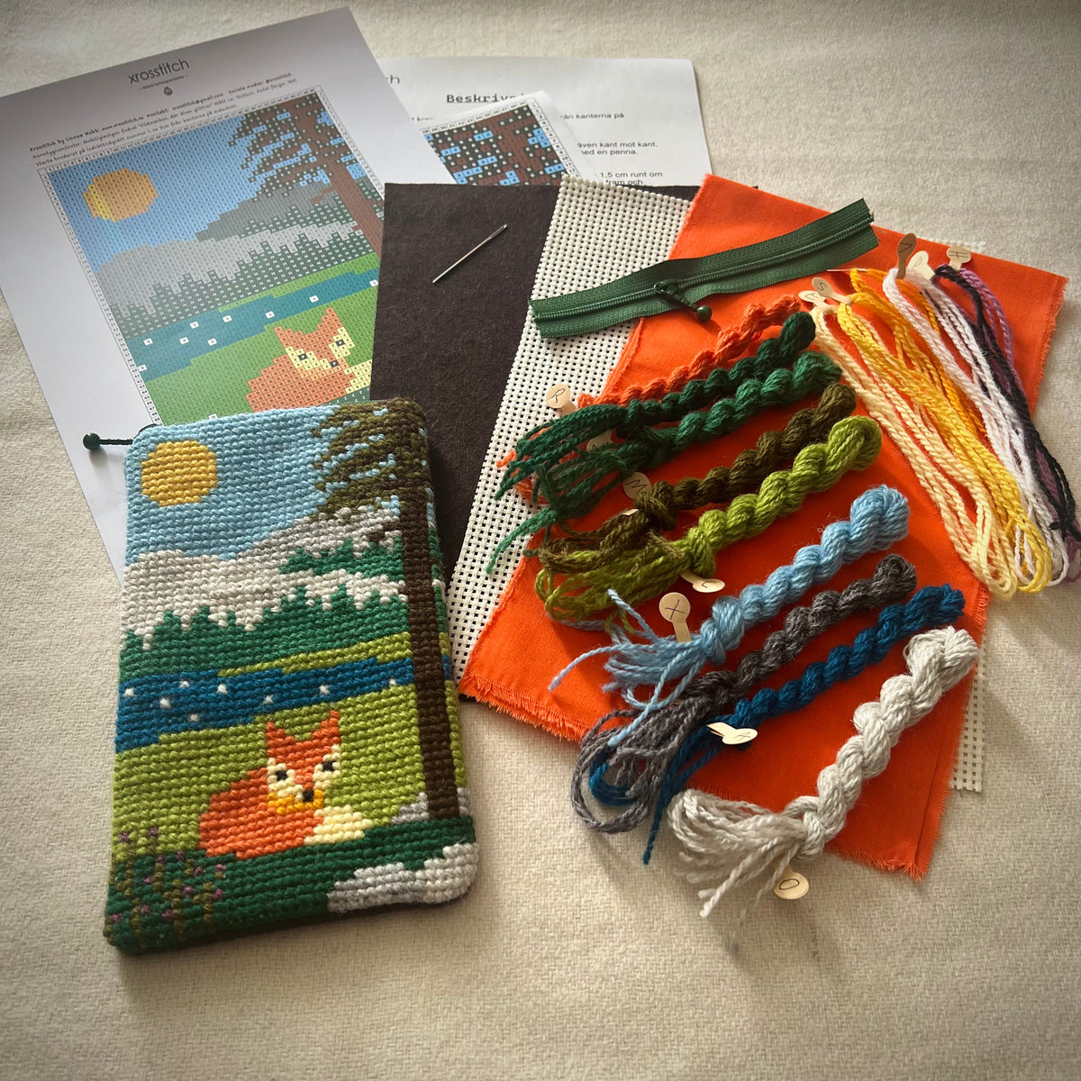 Mobil och glasögonfodral kit ”Vildmarken, där älven glittrar” ca 12x20cm