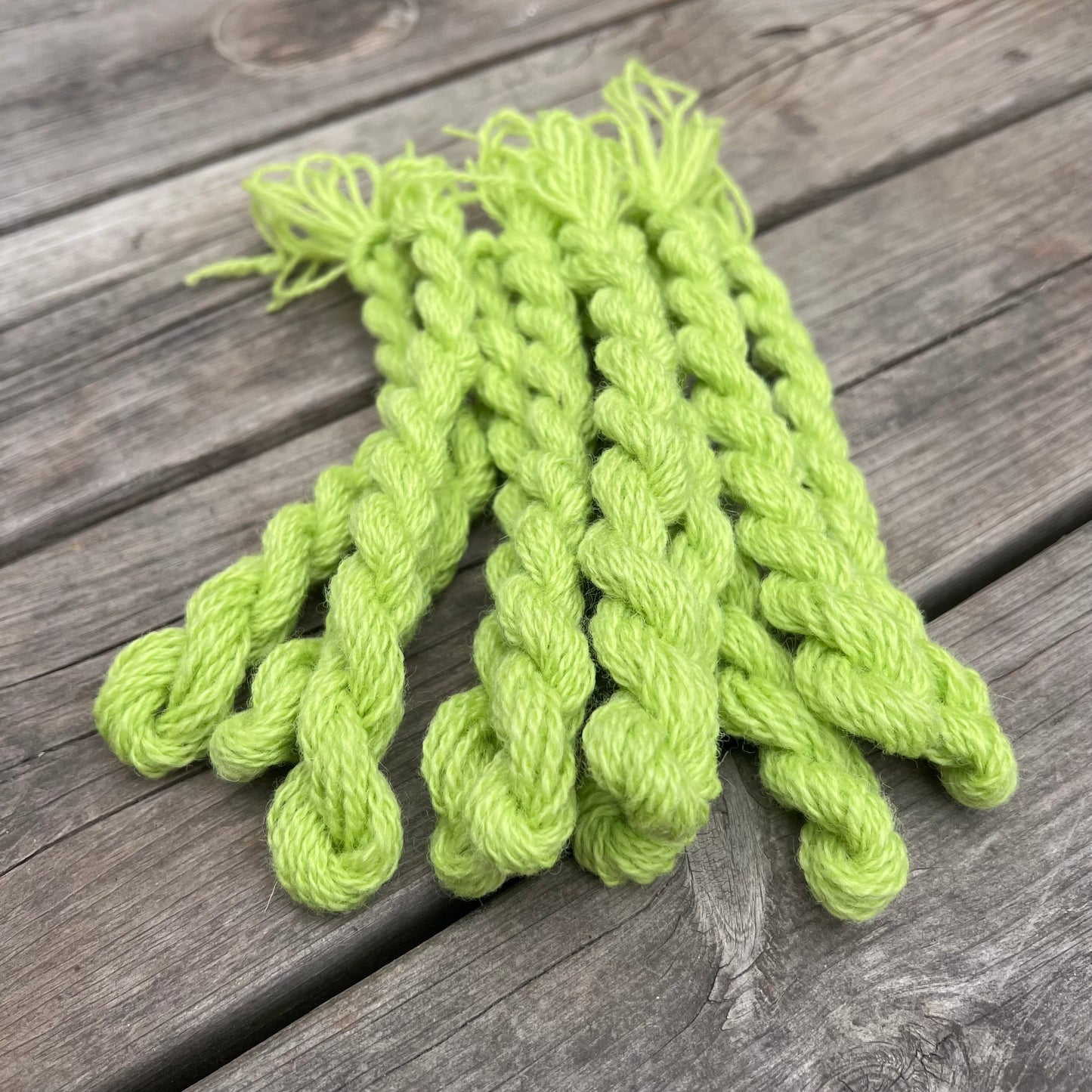 2 trådigt ullgarn lime grön