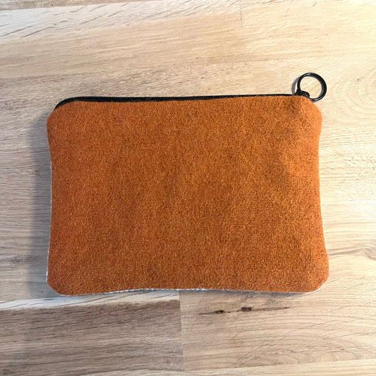 Handgjord unik börs, ”3 retroblommor” svart 12x16,5cm