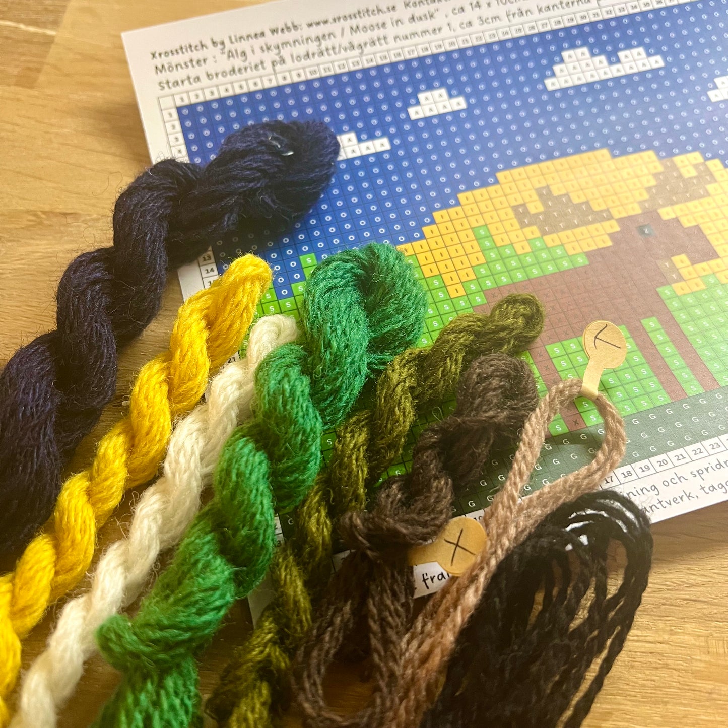 Broderikit med ullgarn ”älg i skymningen”