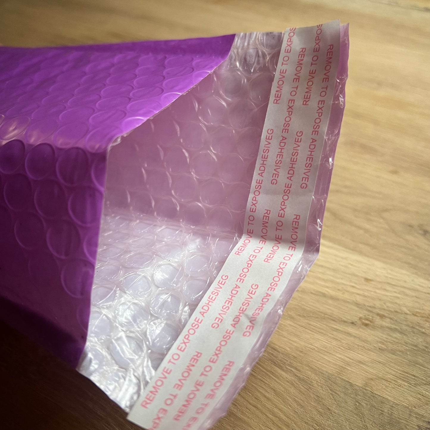 Bubbelkuvert ljus lila 10x18cm