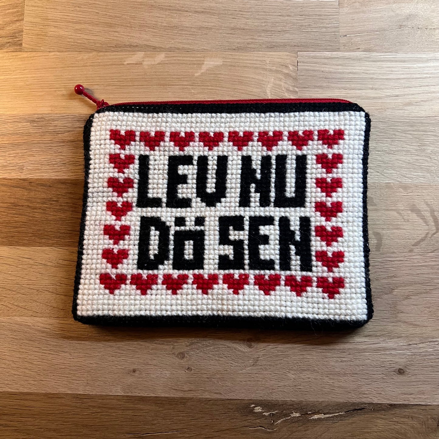 Mönster pdf ”lev nu, dö sen” 14,5x18,5cm