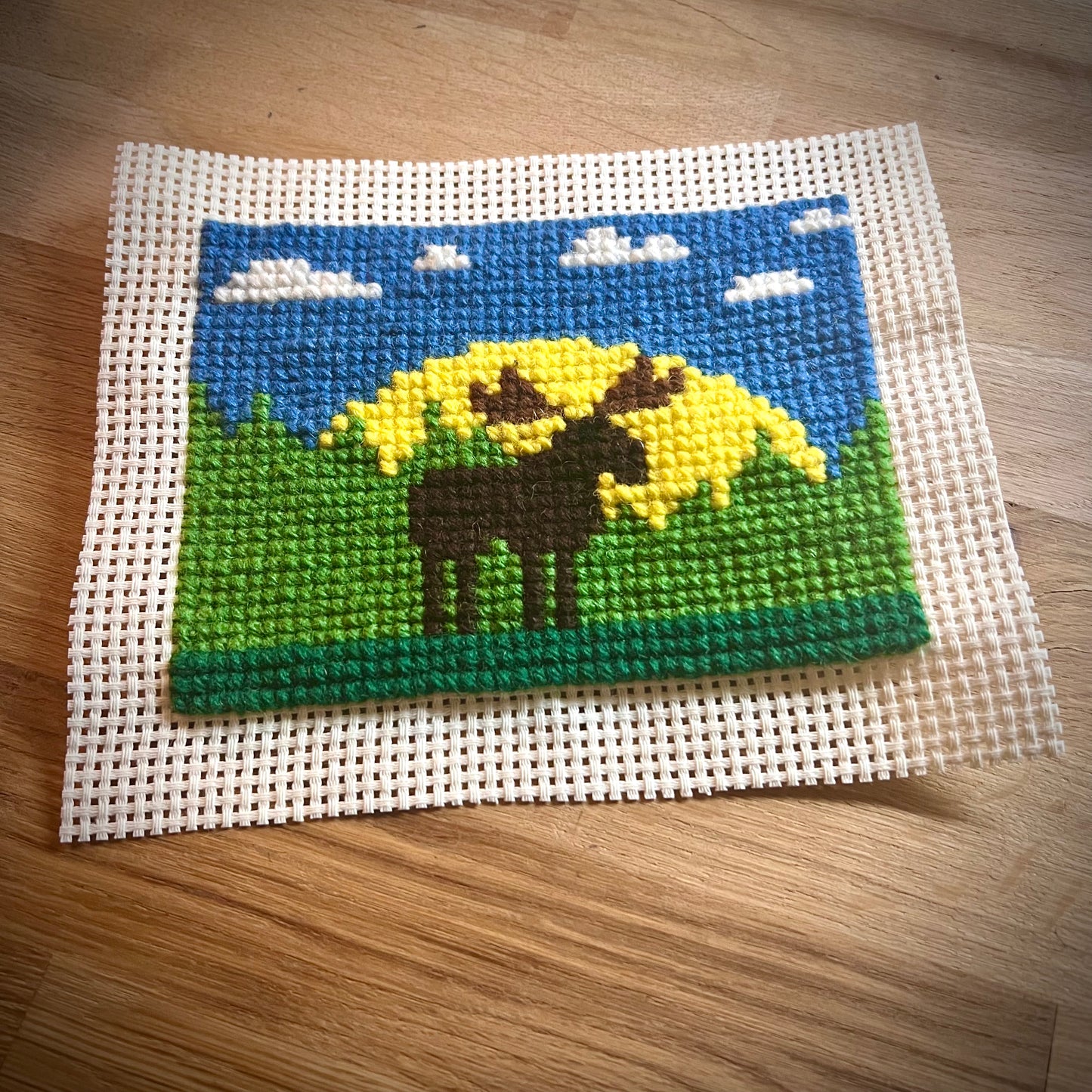 Broderikit med ullgarn ”älg i skymningen”