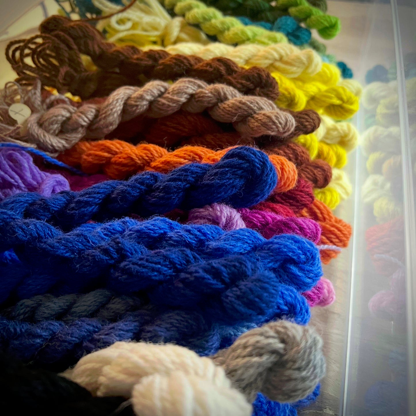 Broderikit med ullgarn ”äpplen päpplen”