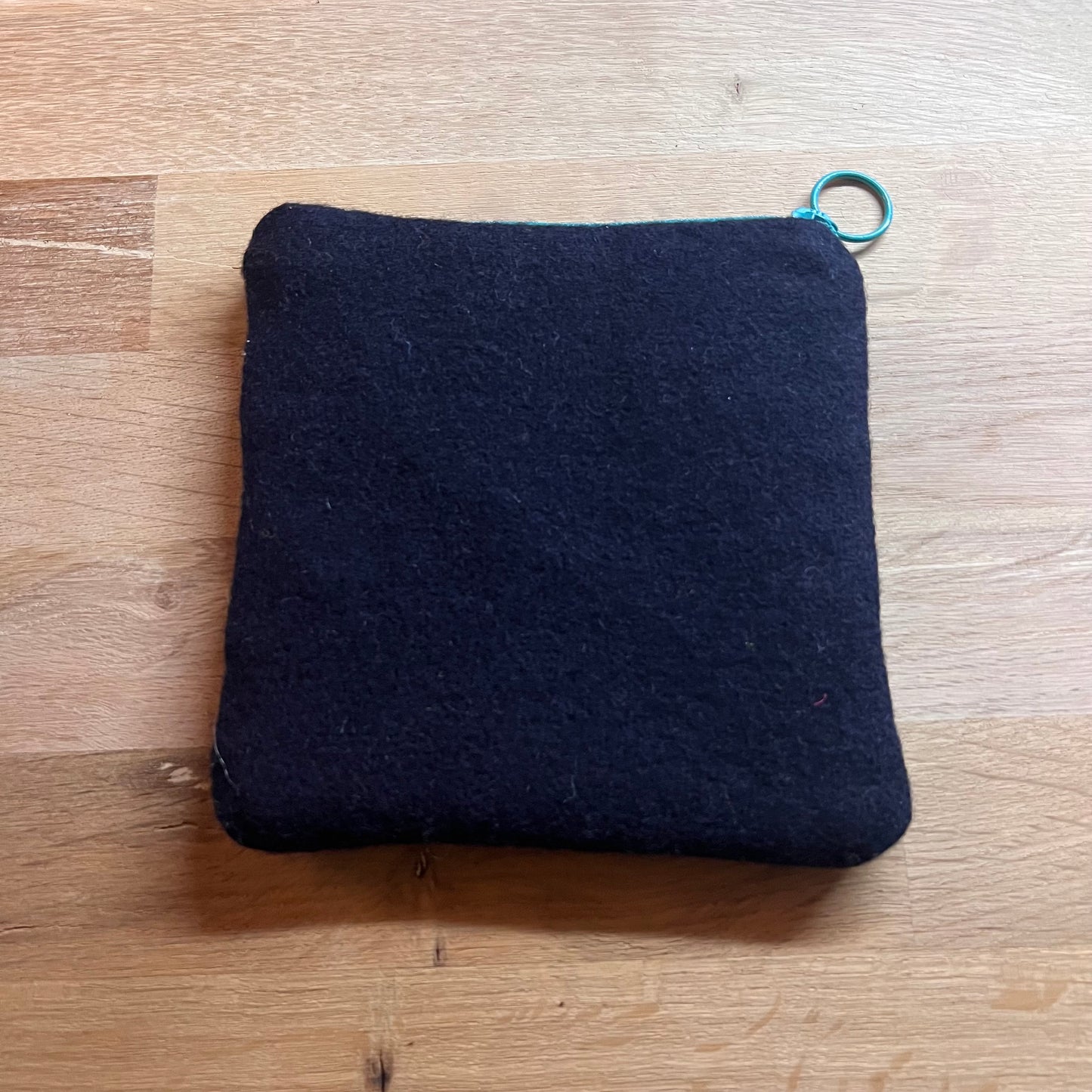 Handgjord unik börs, randig grön (spillgarn ull)