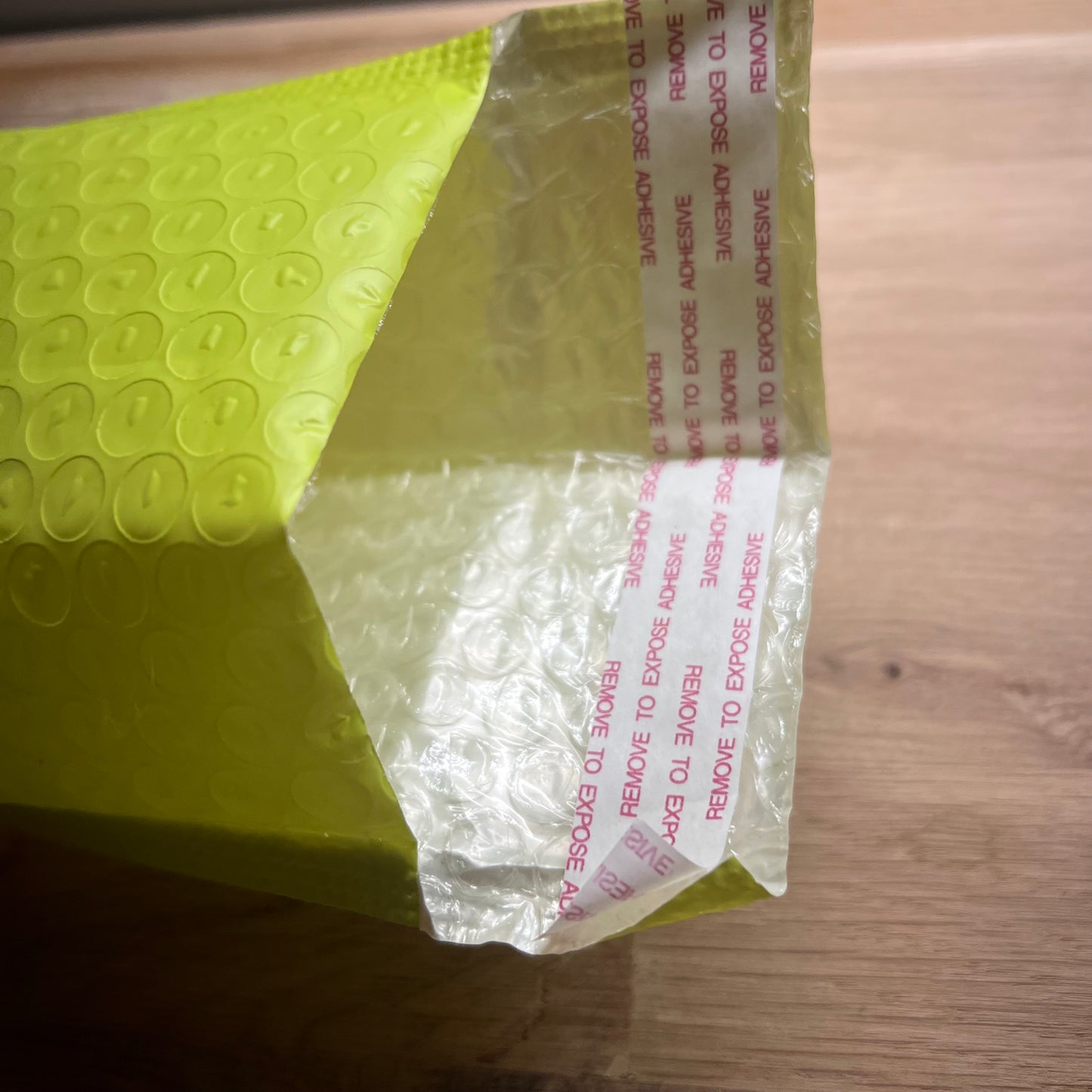 Bubbelkuvert ljus limegrön 10x15cm