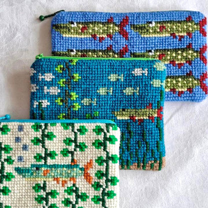 Egendesignat korsstygn mönster broderi med älg och fåglar i svensk natur sy en egen börs av korsstygnet 
