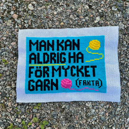 Broderikit med ullgarn ”man kan aldrig ha för mycket garn” 25x18cm
