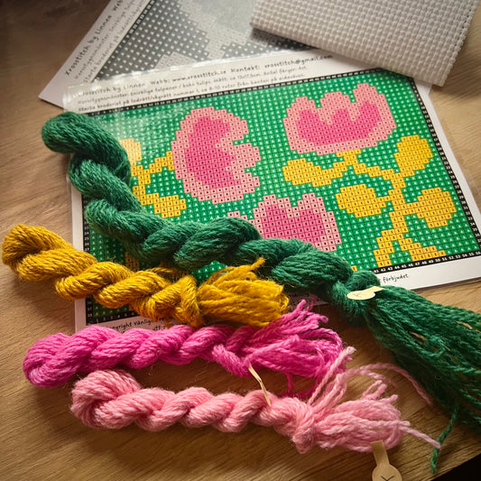 Broderikit med ullgarn ”snirkliga tulpaner” 12x17,5cm