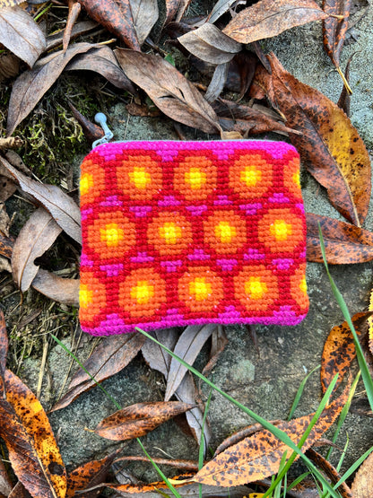 Broderi & sykit, liten börs ”höstglöd” färg: rosa/röd 10,5x13cm