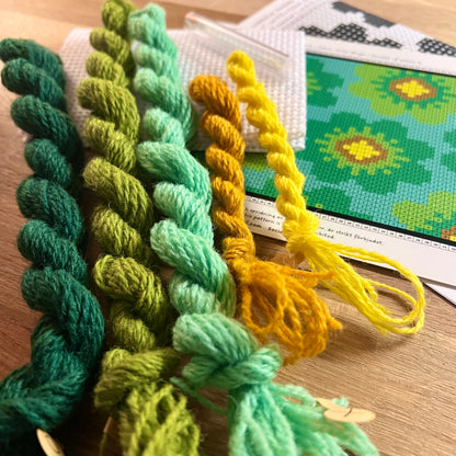 Broderikit med ullgarn ”sommarblom”