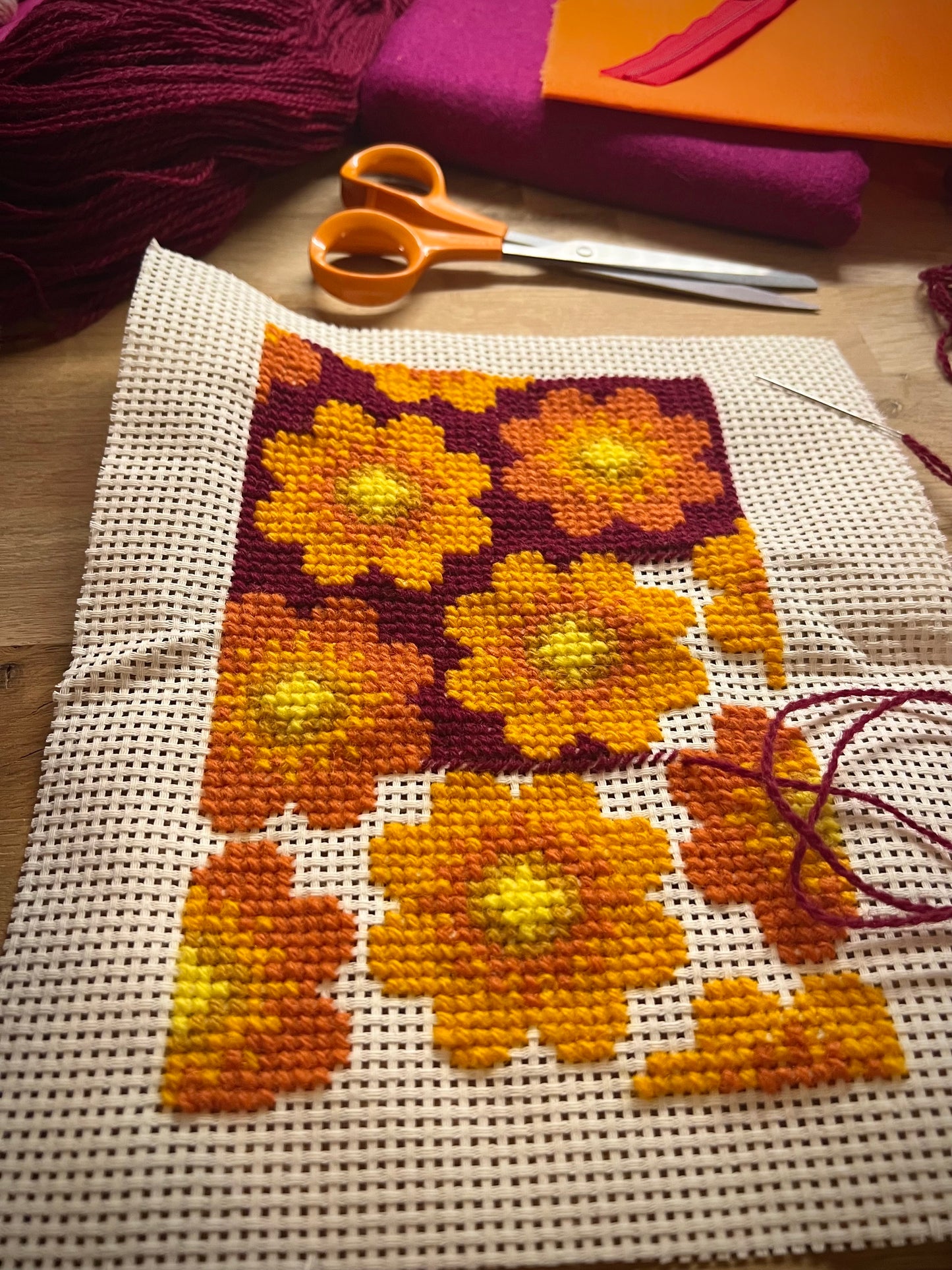 Mobil och glasögonfodral kit ”sommarblom” orange/körsbärsröd 12x20cm