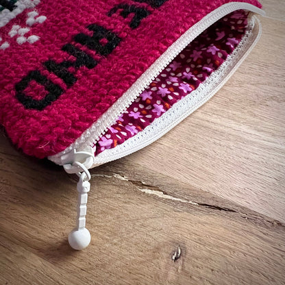 Handgjord unik börs, med text ”you me,and a cup of tea” röd 13,5x11cm