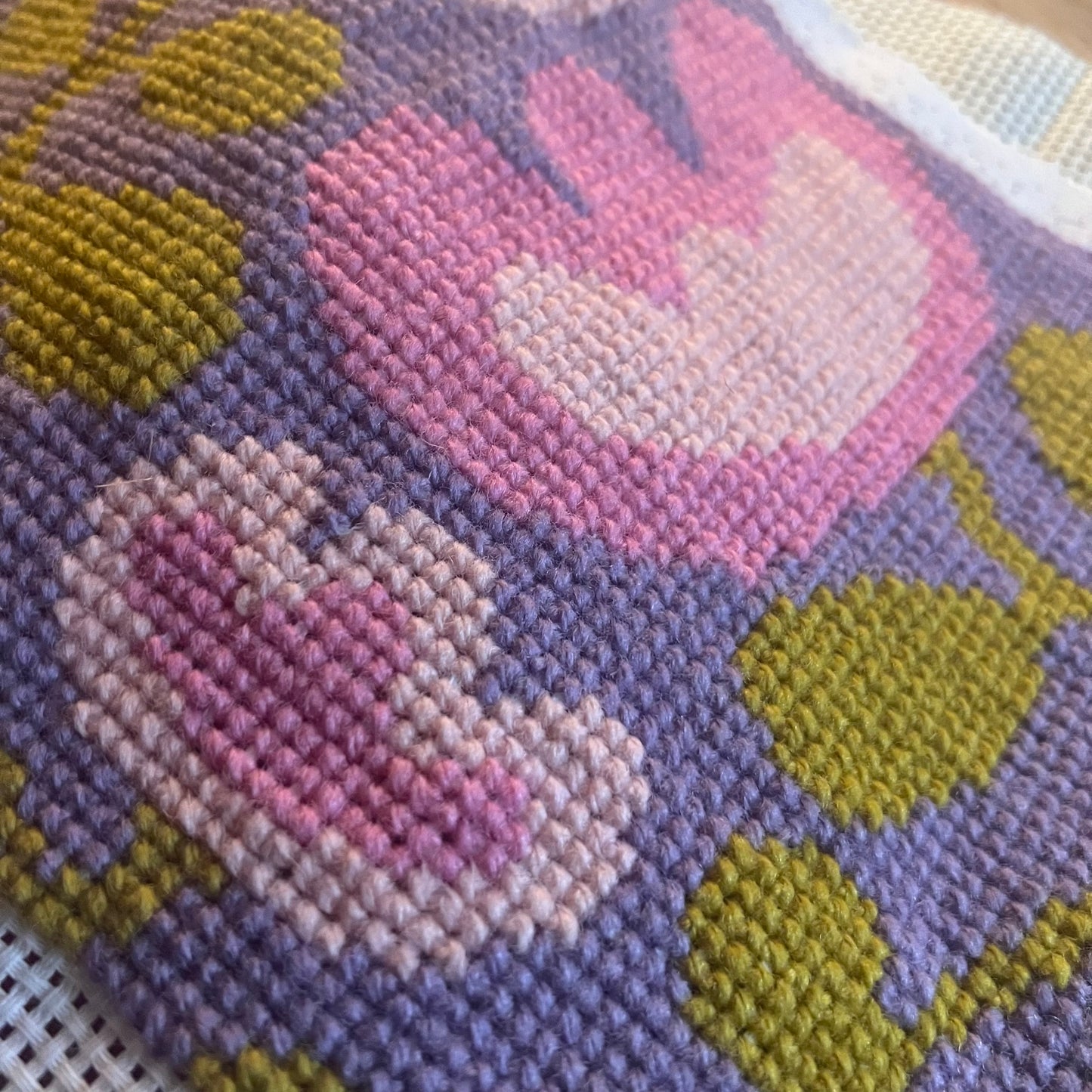 Broderikit med ullgarn ”snirkliga tulpaner, stora” 25,5x18,5cm