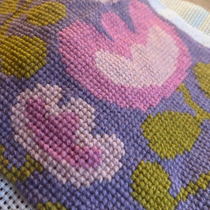 Broderikit med ullgarn ”snirkliga tulpaner, stora” 25,5x18,5cm