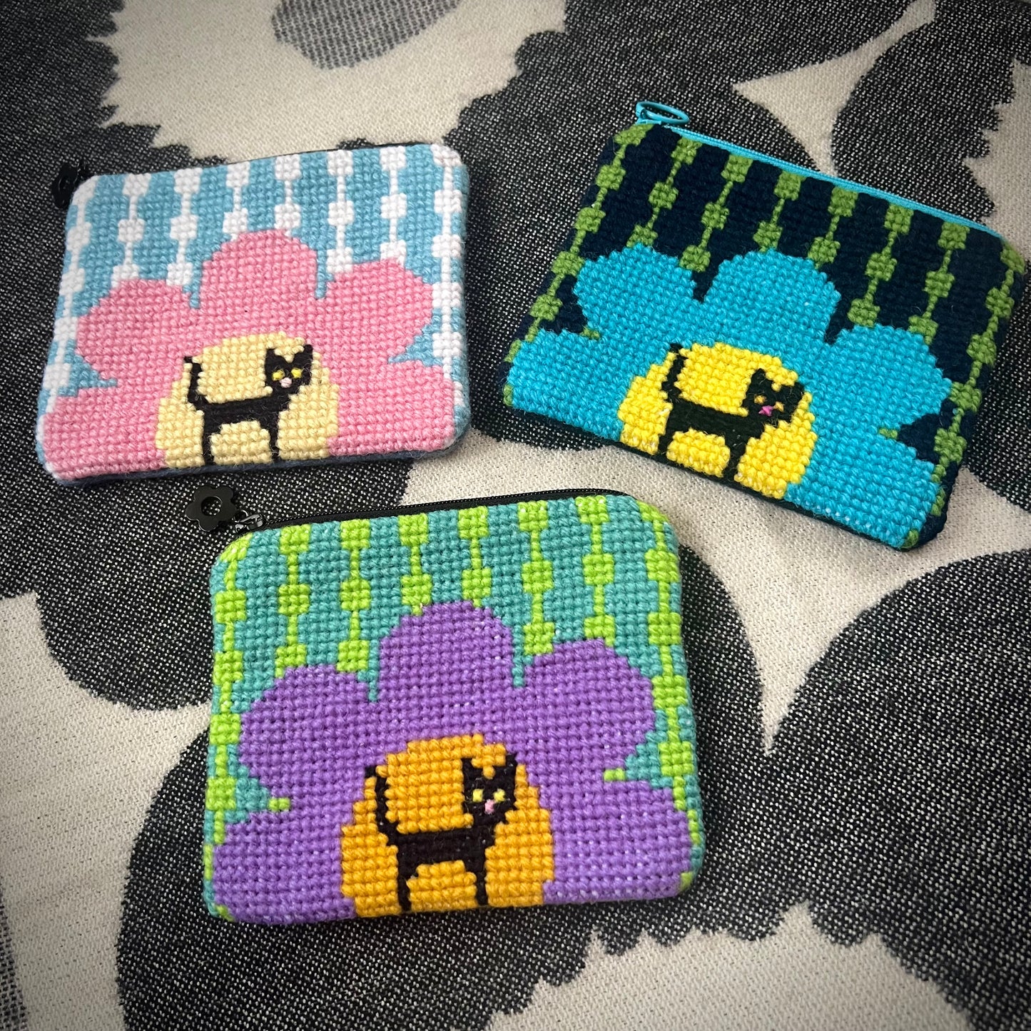 Broderikit med ullgarn ” retrokatten ”