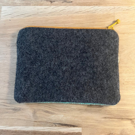 Handgjord unik börs, fina finkar, ljus sjögrön, 11,5x15cm