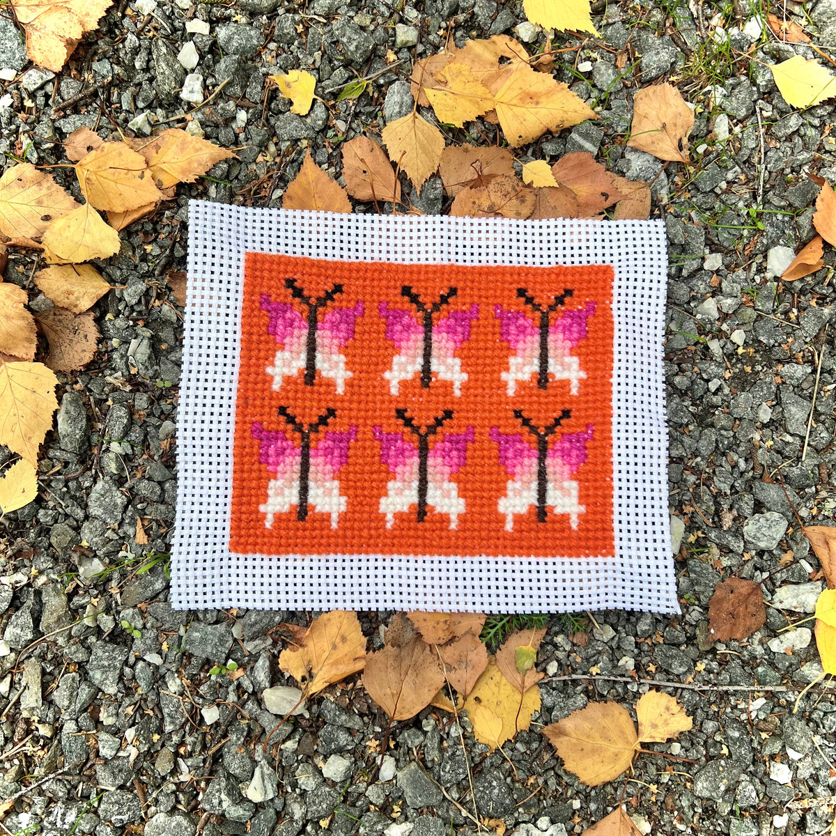 Broderi & sykit, liten börs ”oktobervinge” ca 11x14cm