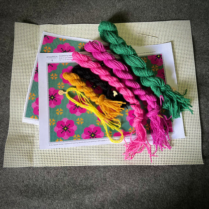 Broderikit med ullgarn ”Poppig petunia, stor” grön/rosa ca 20,5x28,5cm
