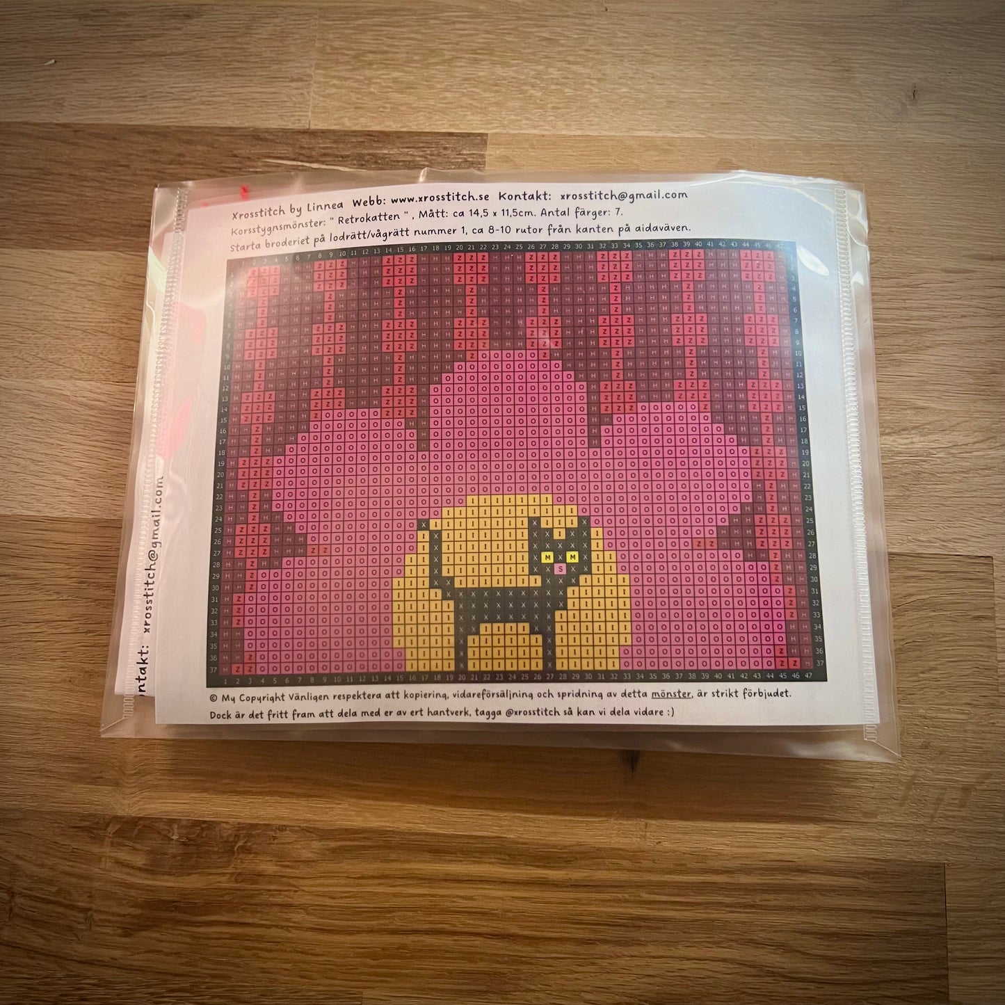 Broderikit med ullgarn ” retrokatten ”