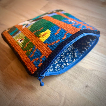 Handgjord unik börs, hare i svampskogen med svart ram