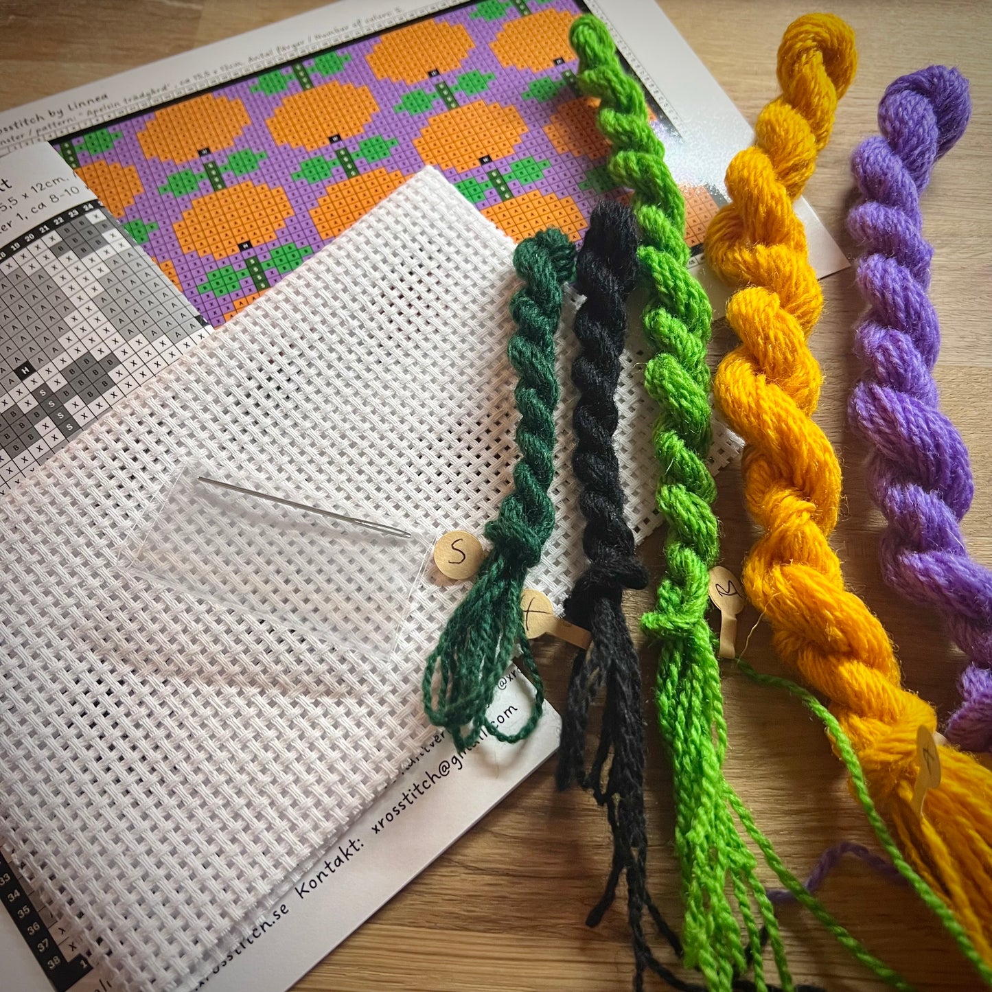 Broderikit med ullgarn ” apelsin trädgård ”