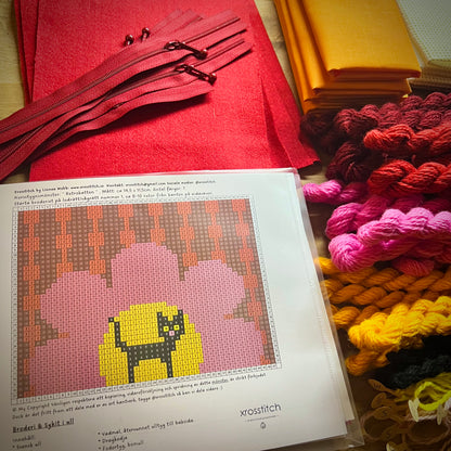 Broderi & sykit, liten börs ”retrokatten” cerice blomma, 11x14cm
