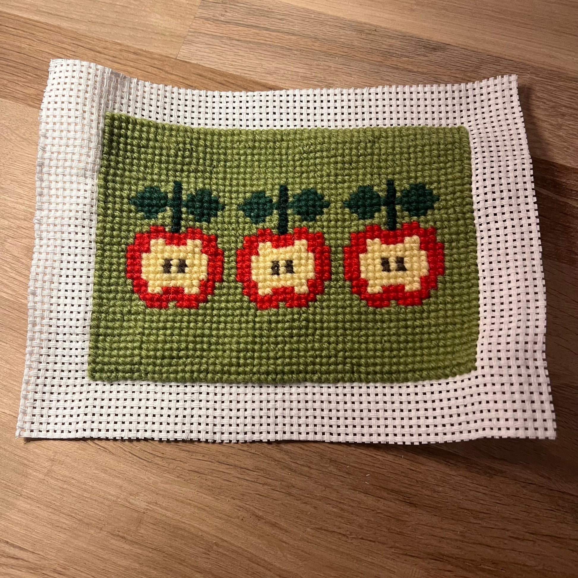 Broderikit äpplen päpplen 