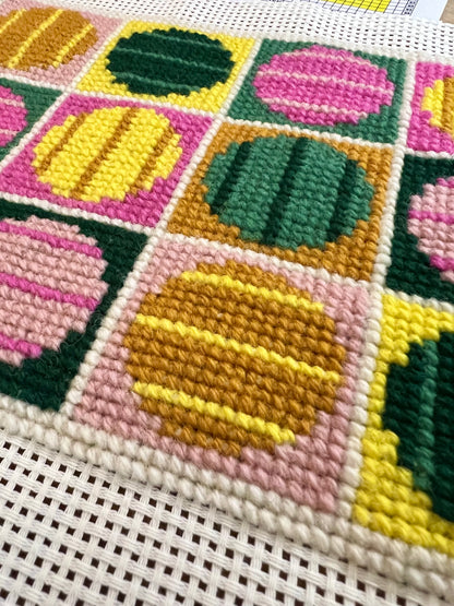 Broderi & sykit, fodral ”randiga rariteter” ca 18x25cm, färg: karamell
