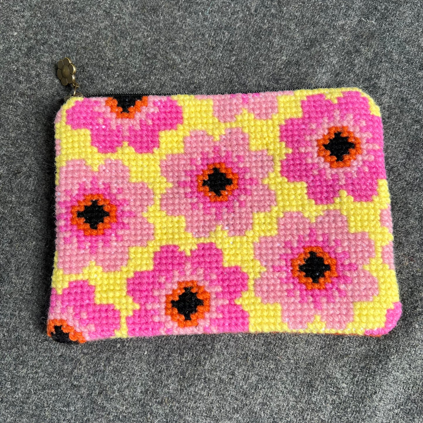 Handgjord unik börs, ”sommarblom” gul/rosa 13x17cm