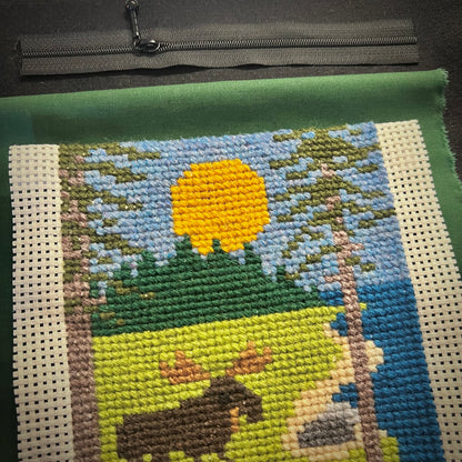Mobil & glasögonfodral kit ”skogens konung, vid älvens slut” ca 15x20cm