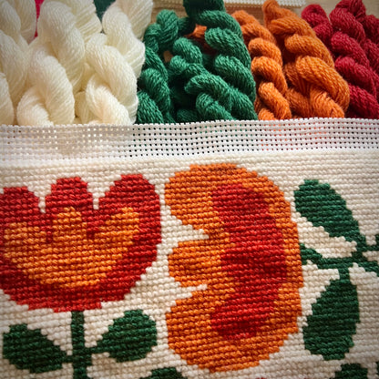 Broderikit med ullgarn ”snirkliga tulpaner, stora” 18,5x25cm