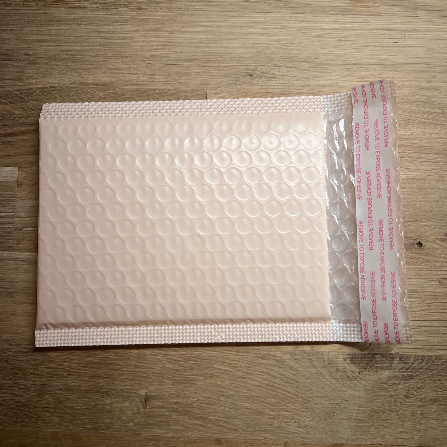 Bubbelkuvert ljus blekrosa 10x15cm