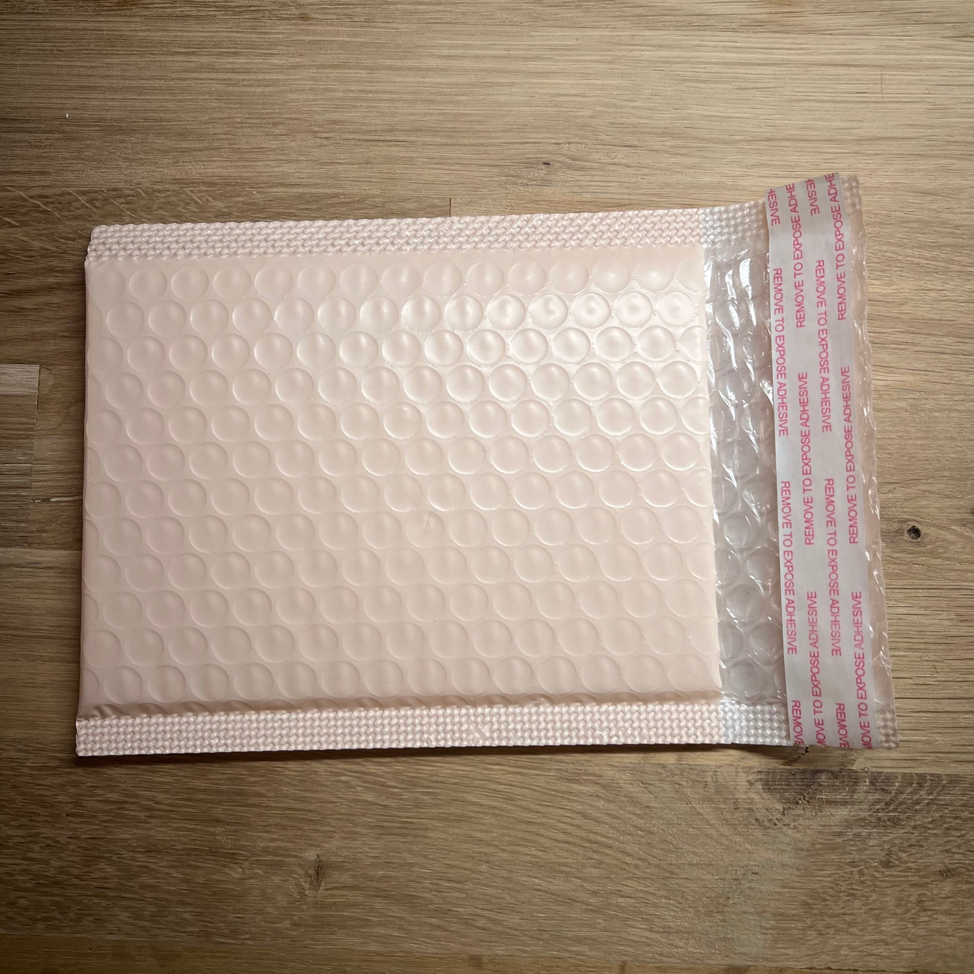 Bubbelkuvert ljus blekrosa 10x15cm