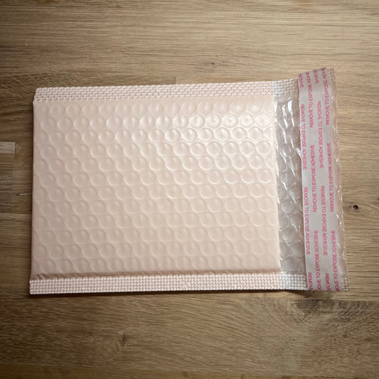 Bubbelkuvert ljus blekrosa 10x15cm