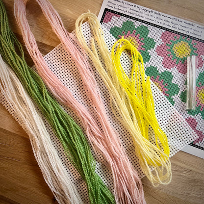 Broderikit med ullgarn ”sommarblom”