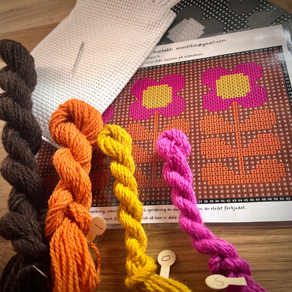 Broderikit med ullgarn ” 3 retroblommor ”