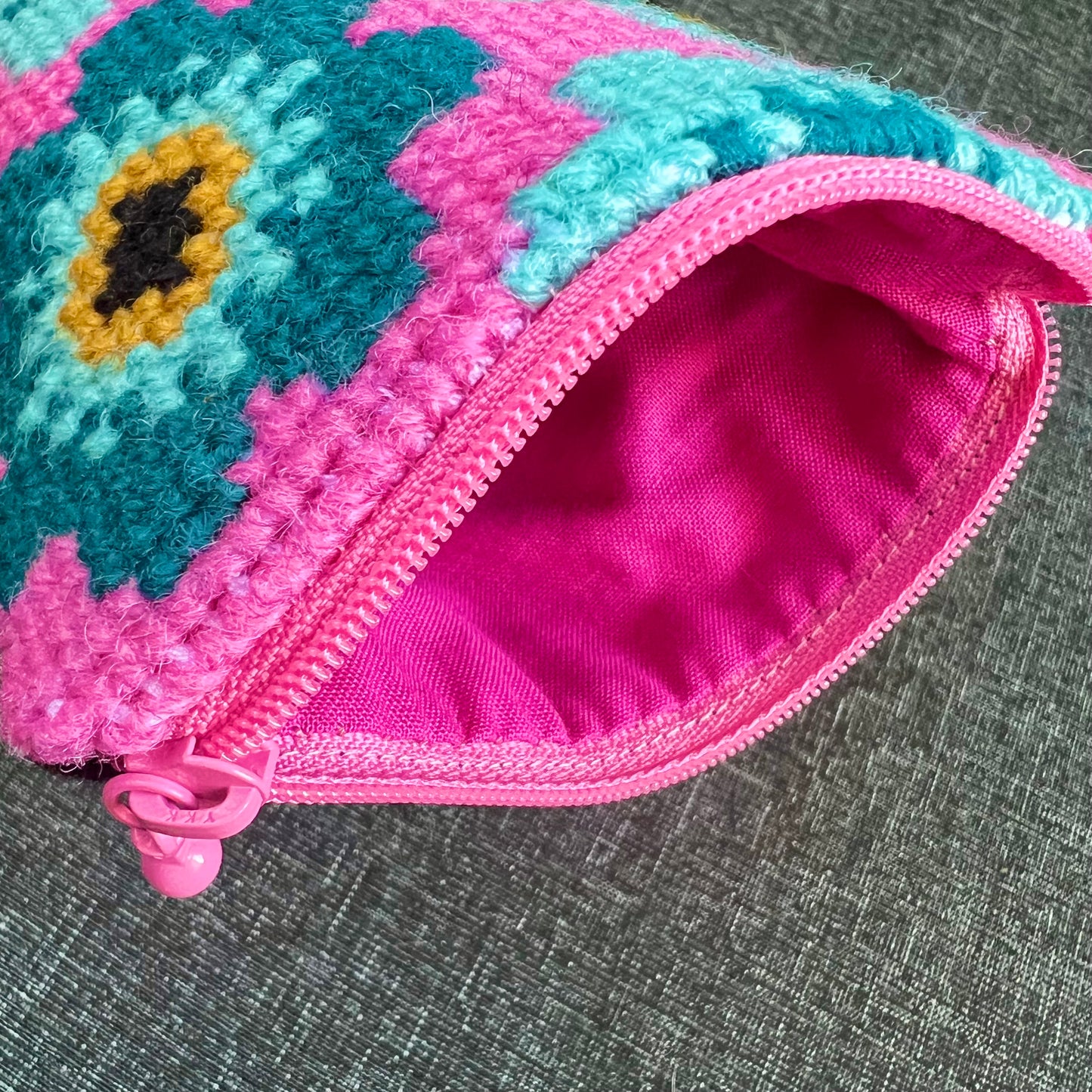 Mobil och glasögonfodral kit ”sommarblom” rosa/petrol 12x20cm
