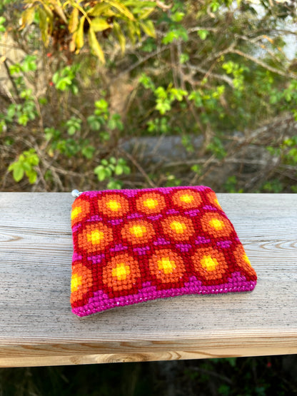 Broderi & sykit, liten börs ”höstglöd” färg: rosa/röd 10,5x13cm