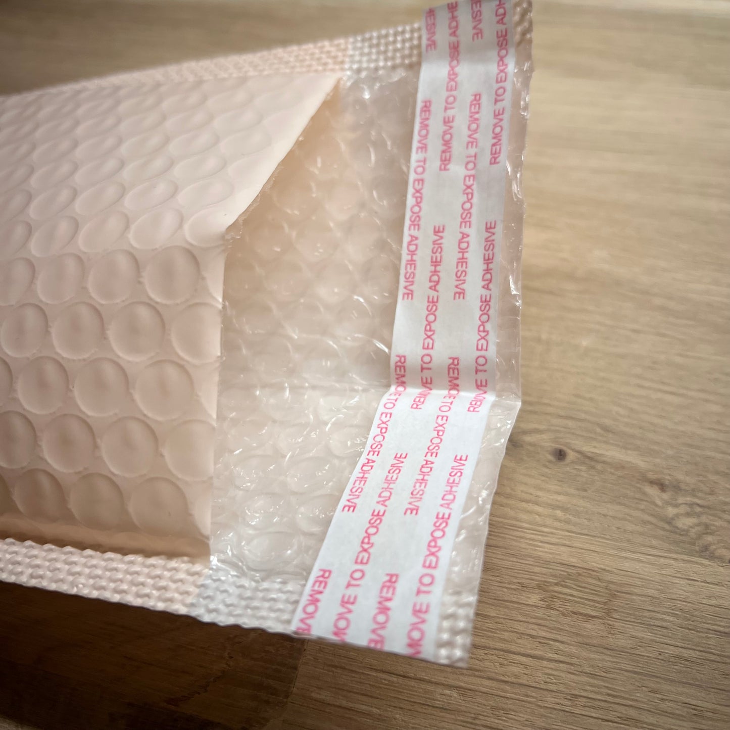 Bubbelkuvert ljus blekrosa 10x15cm