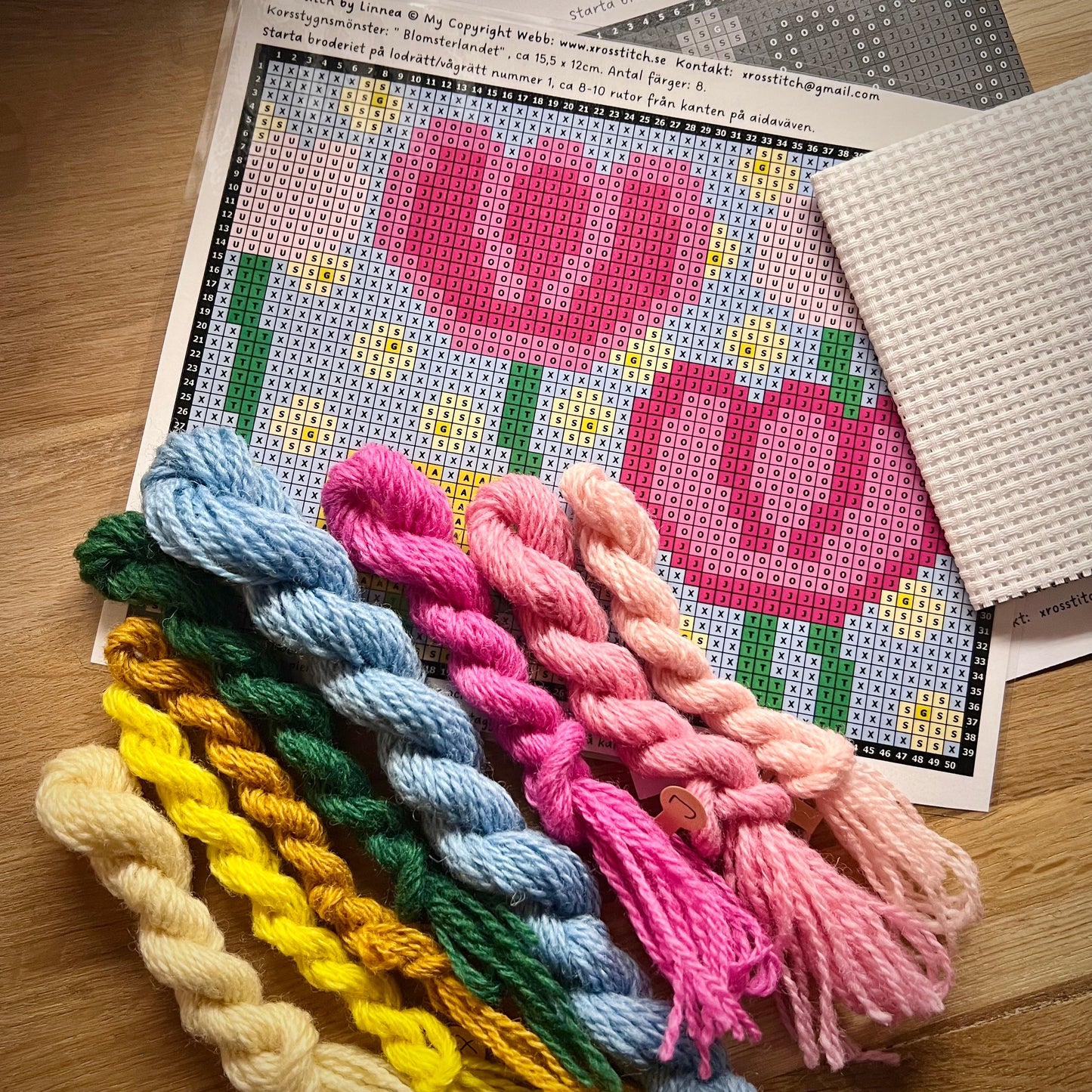Broderikit med ullgarn ” blomsterlandet ” 15,5x12cm