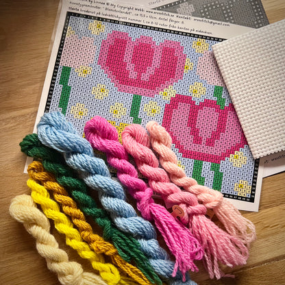 Broderikit med ullgarn ” blomsterlandet ” 15,5x12cm