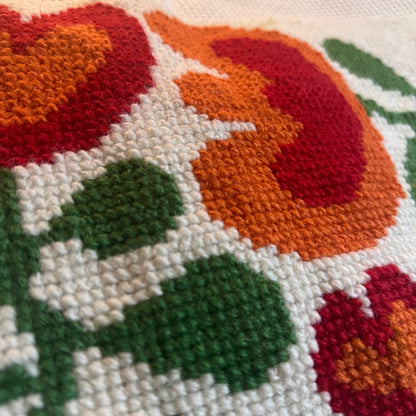 Broderikit med ullgarn ”snirkliga tulpaner, stora” 25,5x18,5cm