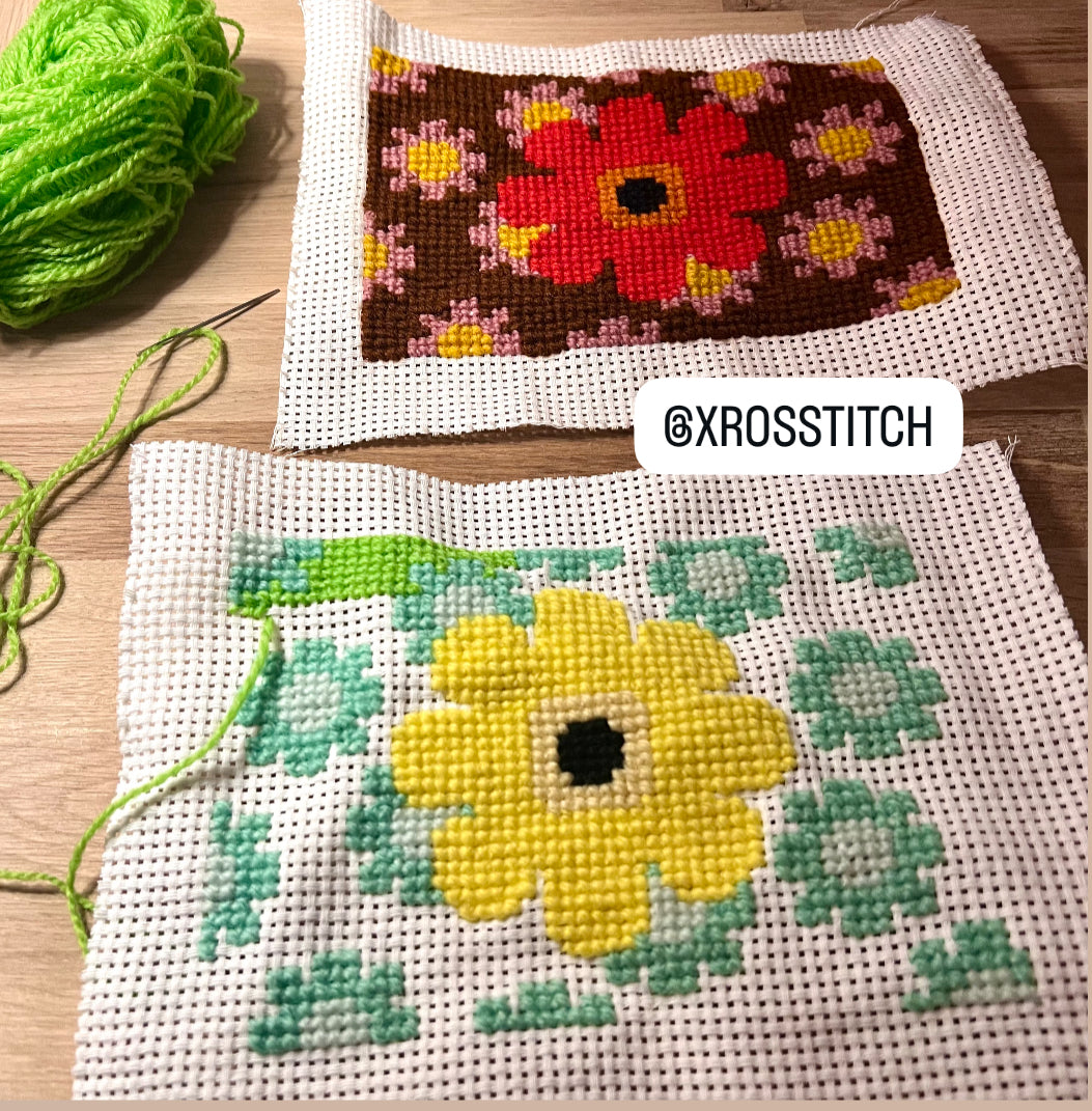 Broderikit på en blomstrande äng
